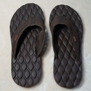 Dockers brown flip flops